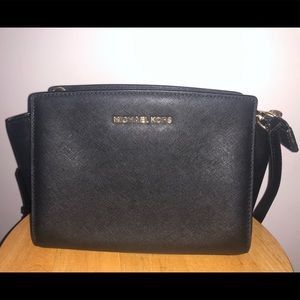 Micheal Kors crossbody bag